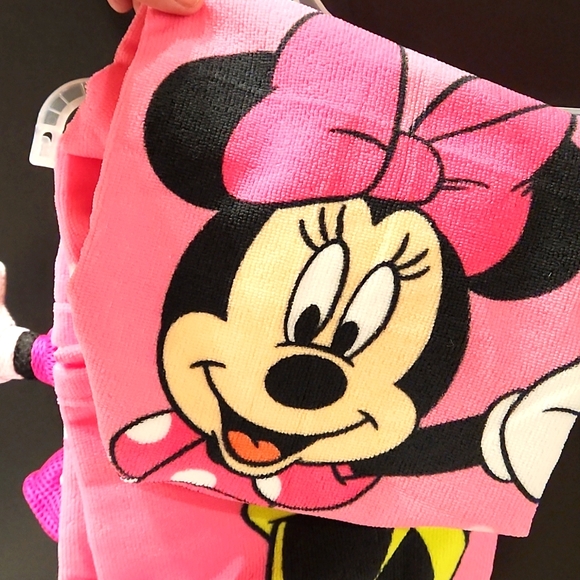DISNEY MINNI MOUSE NEW GIRLS 2 PIECE BATH SCRUBBY AND BATH TOWEL. 25IN.X 11.5IN. - Picture 7 of 8
